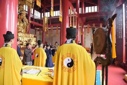放生功德所蕴含的意义非凡 小小的放生也能够改变福报