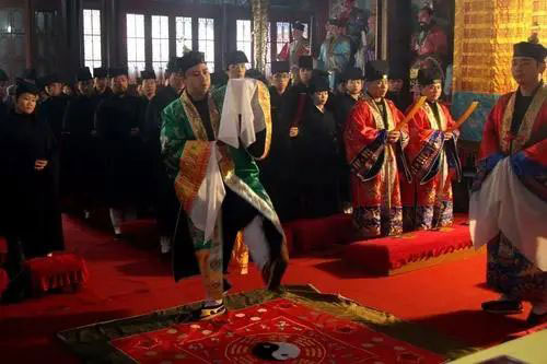请注意！这些面相的女人一生情路难顺