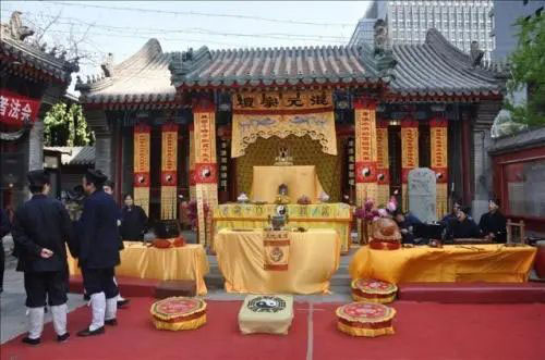 历史上有哪些感人的皇帝和皇后的爱情故事？