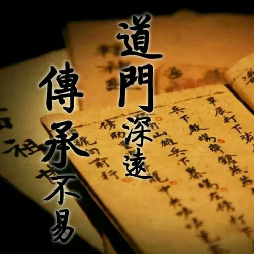 枕头底下放镜子招桃花不靠谱 大师说出其中缘由