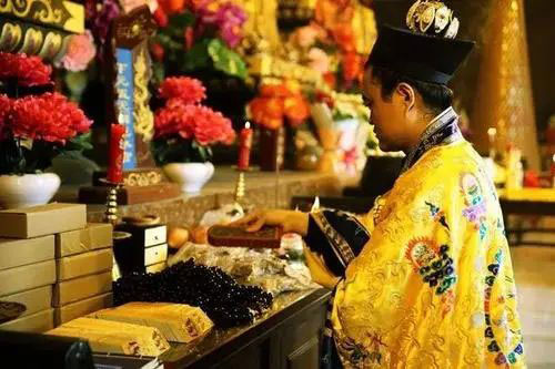 人类传统文化及现代文化的根脉魂是什么？